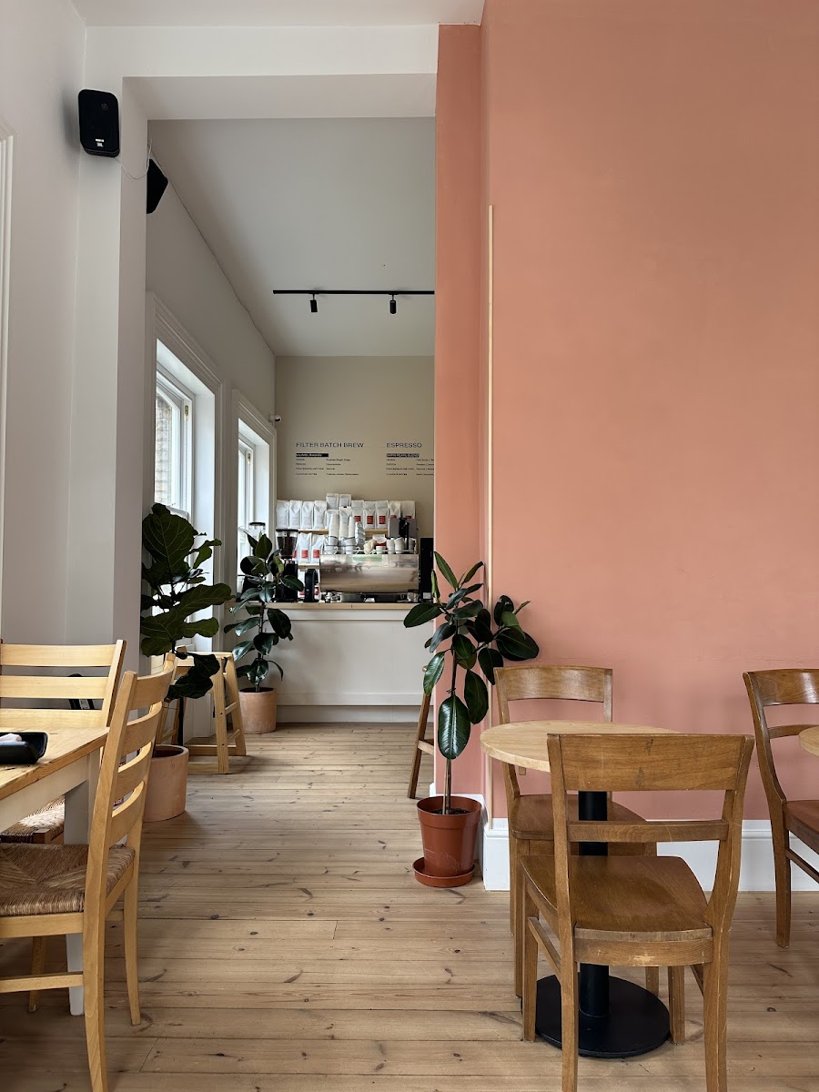 SAPHI - Coffee & Croissant