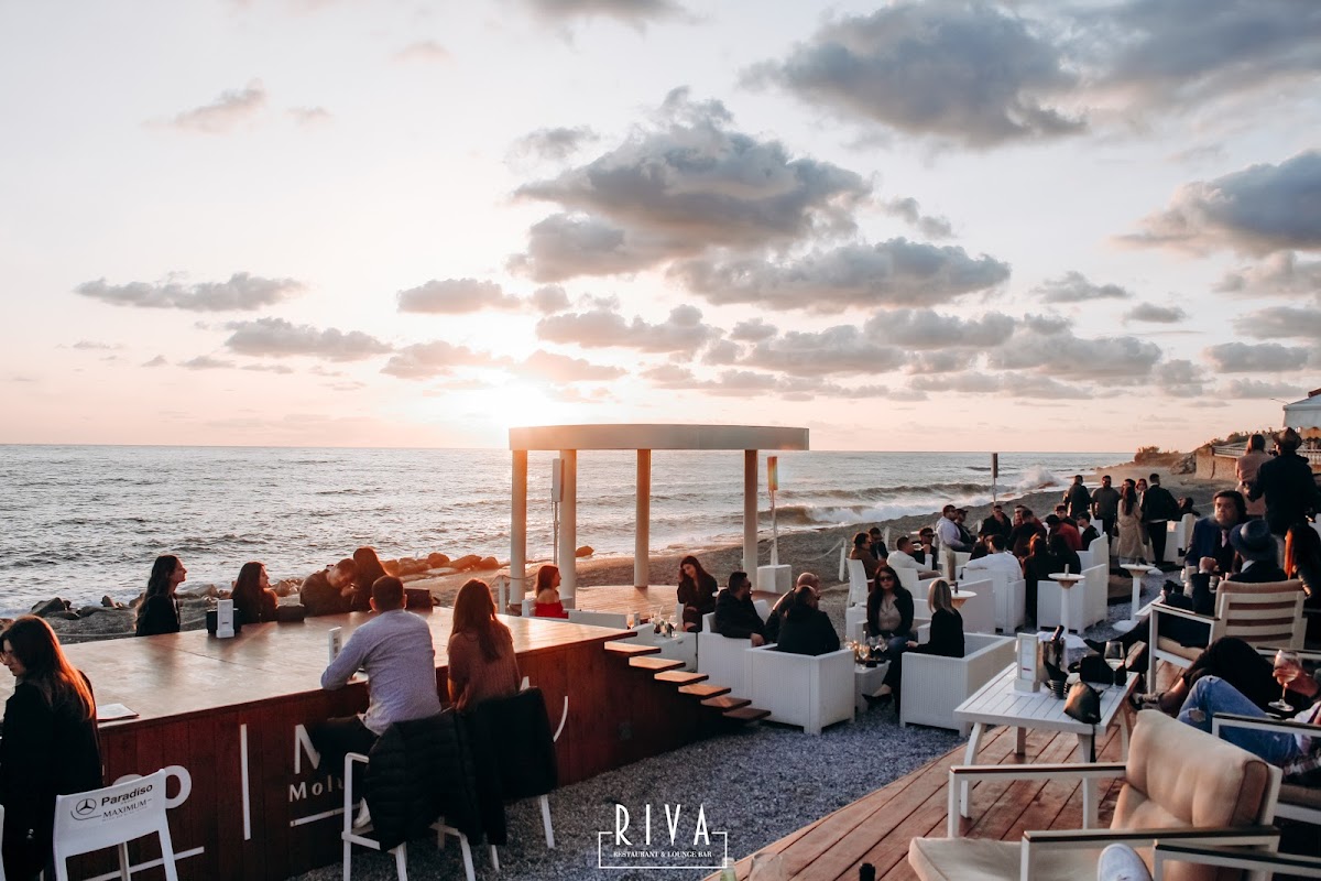 RIVA Restaurant & Lounge Bar