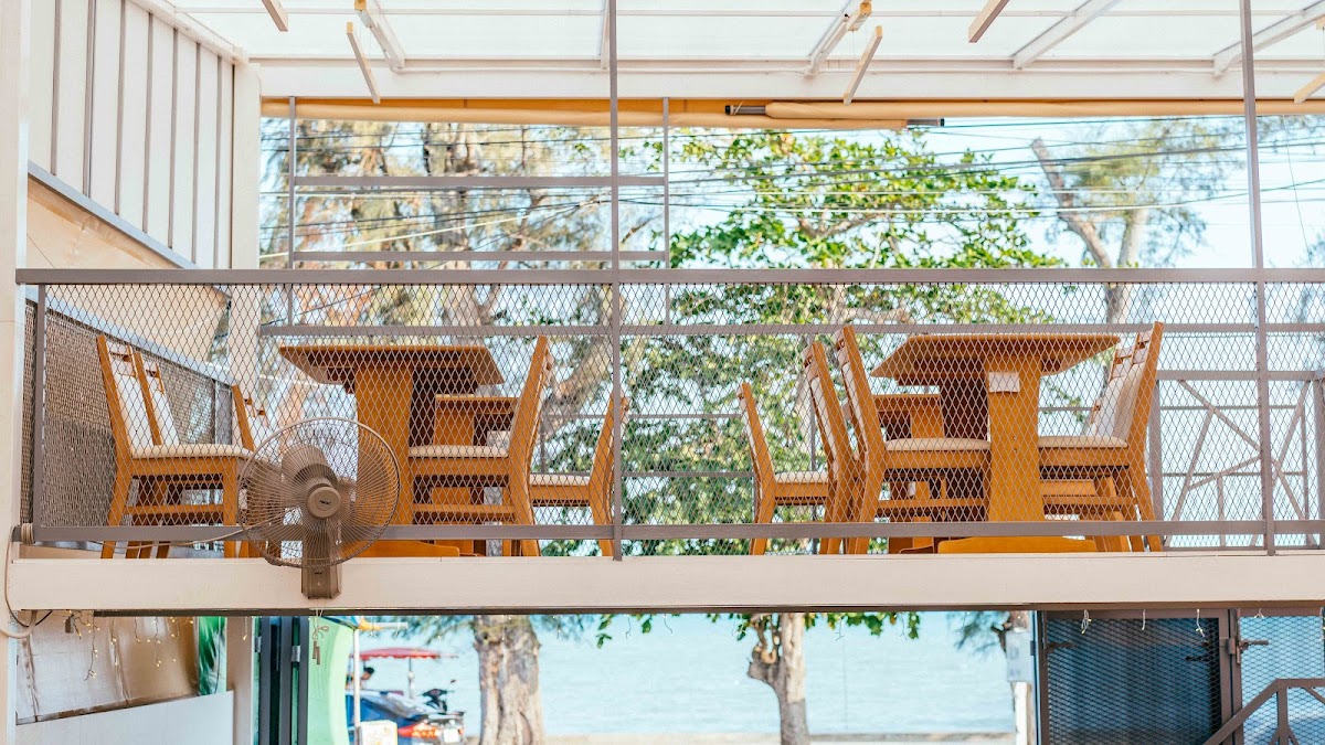 ม็องเล Monglay-ร้านยำ นั่งชิลริมทะเลบ้านเพ ระยอง