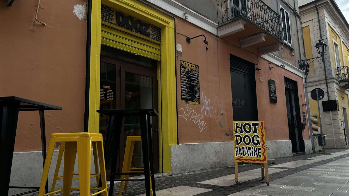 Dogz - Hot Dog & Fries