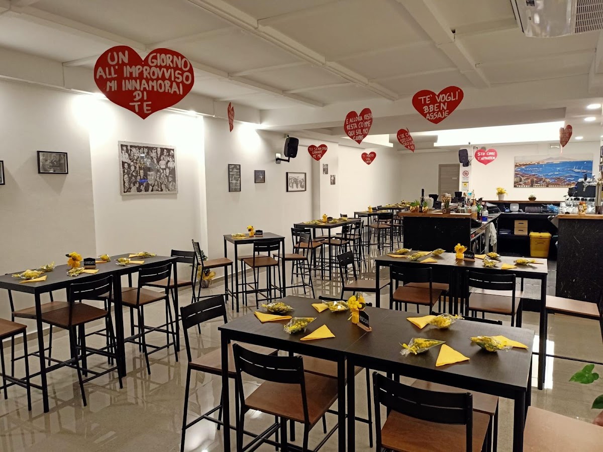 Napule è L’ aperitivo steso