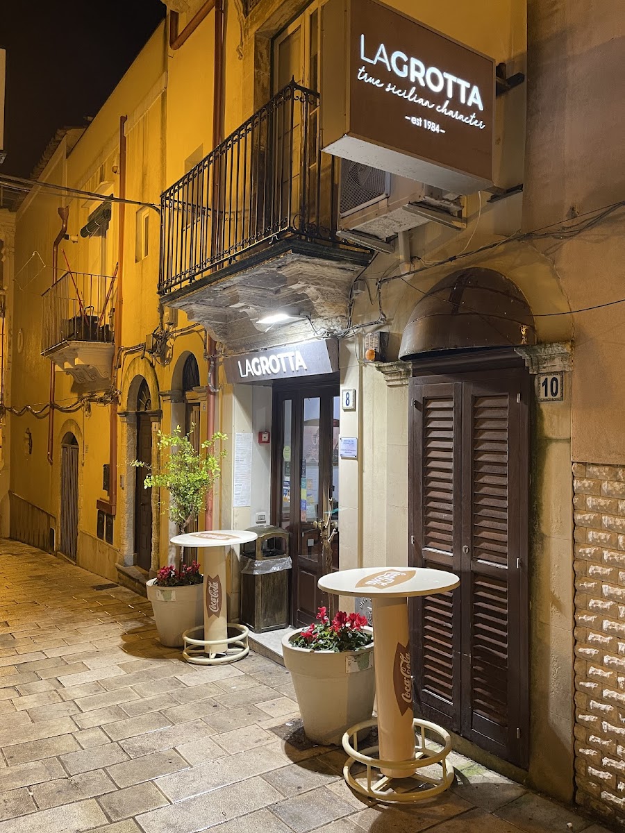 La Grotta Ragusa - True Sicilian Character