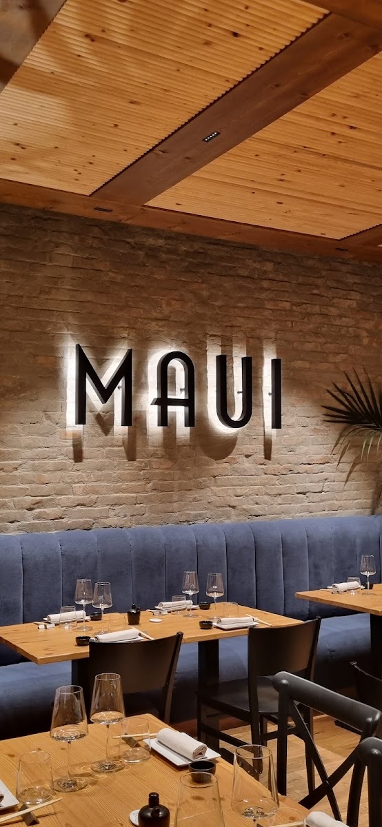 MAUI poke' sushi cocktails