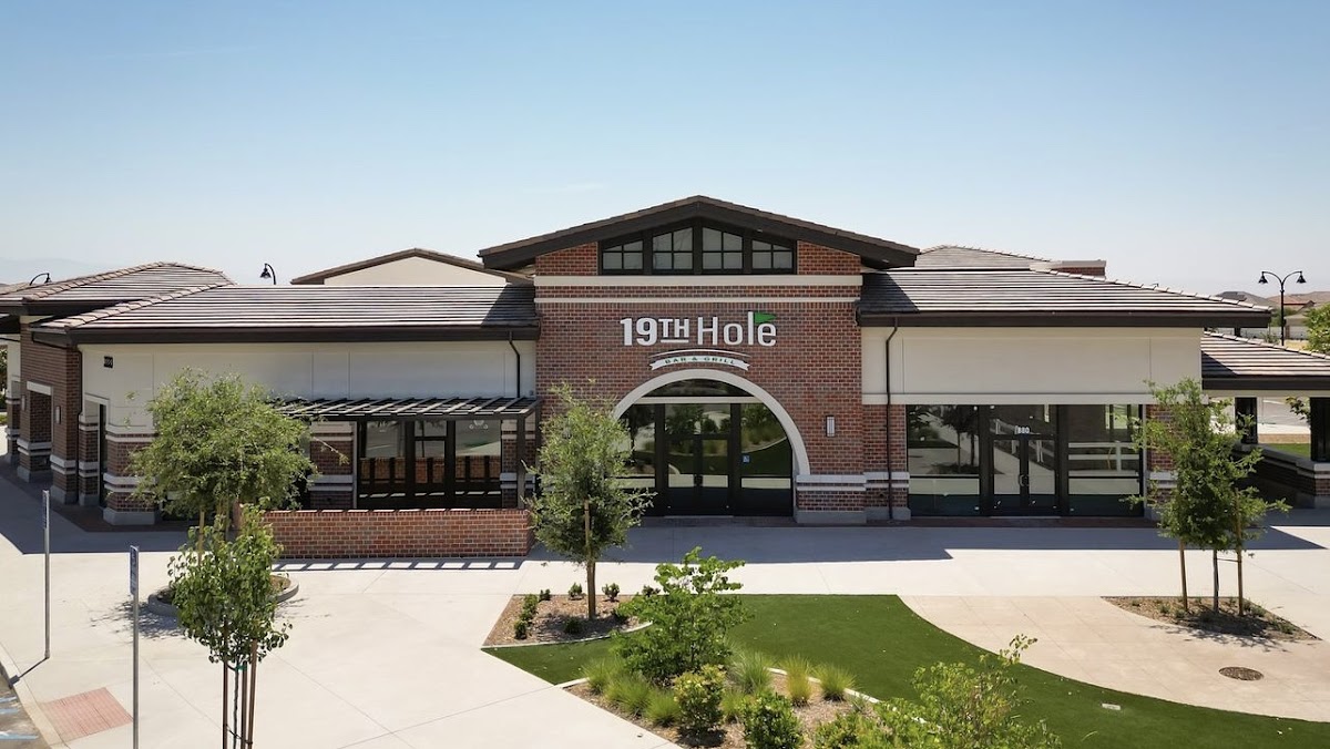 19th Hole Bar & Grill