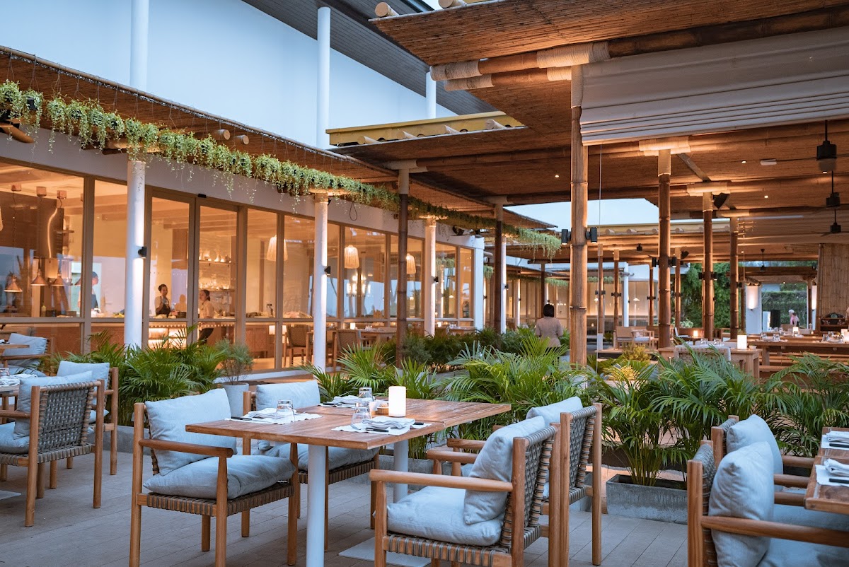 Drift Beach Bar & Grill