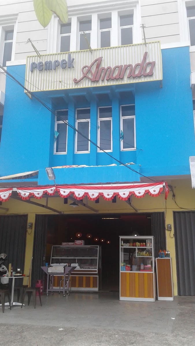 PEMPEK AMANDA