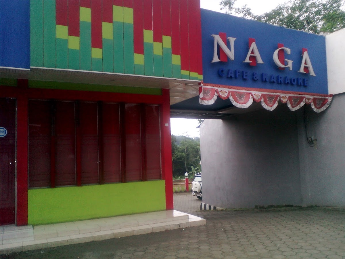 Resto Teras Naga Pantura. Cafe & Karaoke