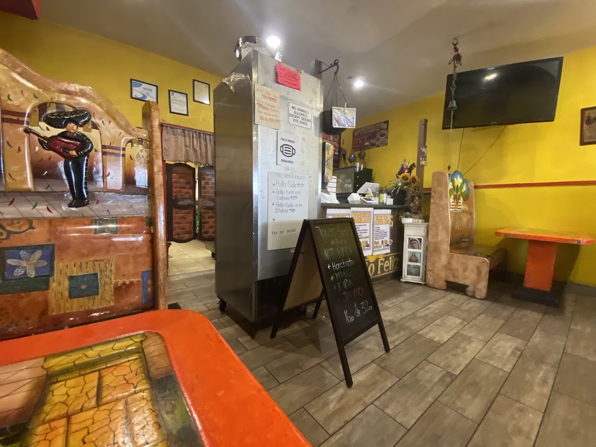 El Pollo Feliz