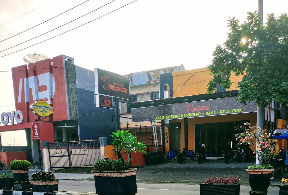 Ayam Goreng Nelongso Mojopahit