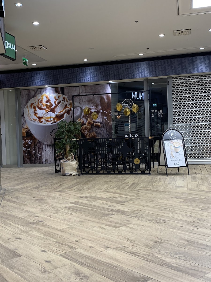 Robert's Coffee IsoKristiina